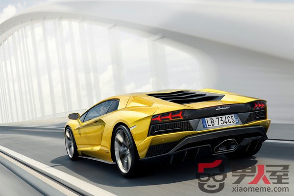 Aventador S673.9673Ԫ